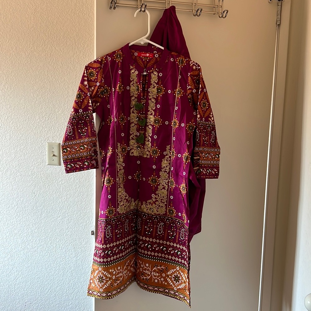 zeen Pakistani embroidered kurti size 8 (size S)